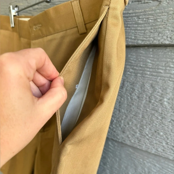 New With Tags!🌟 Men’s L.L. Bean Khaki Shorts - Size 36 - Picture 3 of 8